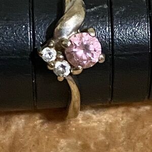 VINTAGE 10 K GOLD CZ PINK STONE LADY'S RING Size 6 3/4.